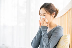 花粉症4人に1人が「自宅にいる時の方がひどい」 - 特にひどくなる瞬間は?