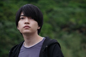 西畑大吾、『忌怪島』でホラー映画初主演! 「アイドルは仮の姿だ」と告げられる映像も