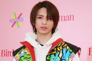 岩橋玄樹、うさぎがキュートなカラフル衣装で魅了 「KROSS vol.2」出演