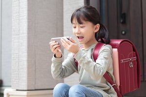 スマホの所有は平均10.6歳から、低年齢化は鈍化 - 「緊急時の連絡」が理由