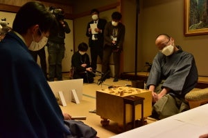 最終盤の落とし穴　渡辺棋王がカド番しのいで１勝目　第48期棋王戦コナミグループ杯五番勝負第３局