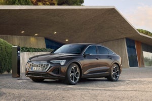 アウディが新型「Q8 e-tron」を発表! フル充電での走行距離は?