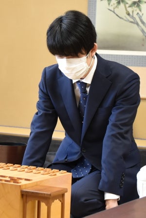 藤井聡太、令和に立つ　広瀬八段とのプレーオフ制し名人挑戦権獲得　第81期Ａ級順位戦