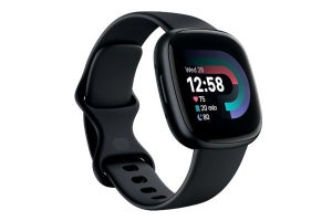 ドコモ、Fitbitのスマートウォッチ／トラッカー3機種を販売開始