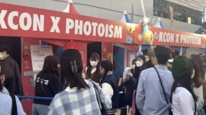 “盛らない”でオワコンからブームに-韓国プリ「Photoism」が直営店オープン-自然な瞬間を写真に