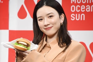 永野芽郁、モスCMでテリヤキバーガー初体験! おいしすぎて“おかわり”ねだる