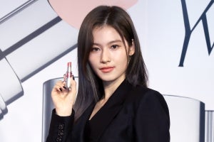 TWICEサナ、帰宅後も「唇がすごく潤っていて…」 YSLリップCMの撮影を回顧　