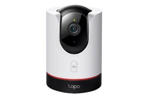 TP-Link、首振り機能と自動追尾で広範囲を見守るネットワークカメラ「Tapo C225」