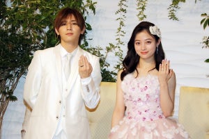 橋本環奈＆山田涼介が“結婚会見”「こっぱずかしかった」 指輪交換も