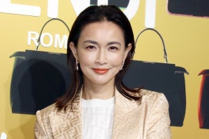 長谷川京子、ゴールドのFENDIコーデで華やかに「派手かなと思ったんですけど…」