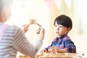 言葉遊びゲーム一覧! 幼児から大人・高齢者まで世代別におすすめを紹介