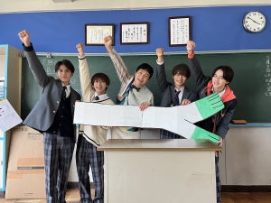 もう中学生、美 少年の担任教師役「歌ってキラキラ、踊ってワクワク」