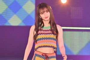 山本舞香、引き締まった美ウエスト披露　カラフル衣装で華やかに