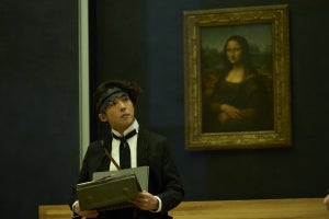 高橋一生、名画『モナ・リザ』前で談笑　日本映画2例目ルーヴルロケの裏側