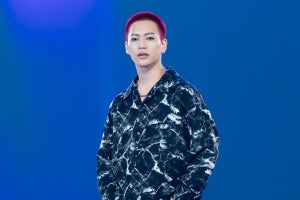 BE:FIRST三山凌輝、赤髪イメチェン姿でランウェイ 「KCON×TGC」出演