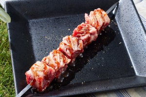 熟成焼肉いちばんでBBQ気分! 串の焼肉が登場する初夏フェア開催