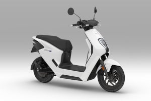 ホンダ、30万円を切る一般向け電動原付バイク「EM1 e:」