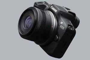 キヤノン、RFマウントのシンプル入門機「EOS R100」　装備を簡略化して低価格に