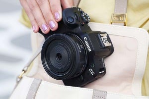 キヤノン、RFレンズでは最小・最軽量の広角レンズ「RF28mm F2.8 STM」