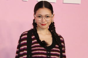 二階堂ふみ、ミニ丈で美脚披露　三つ編みヘアでキュートに