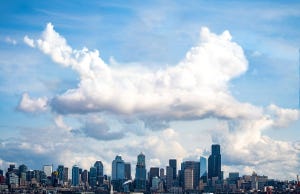 【まるで本物!?】ビル群にぷかぷか浮かぶ「ネコみたいな雲」の写真に12.9万いいね! - 「すごい!」「うちのこだ!」の声も続々