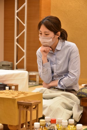 リベンジ許さず里見女流王位が５連覇達成　第34期女流王位戦五番勝負第４局