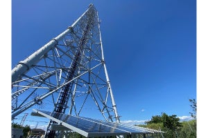 KDDI、CO2排出量実質ゼロの「サステナブル基地局」 - 日中は太陽光発電で運用