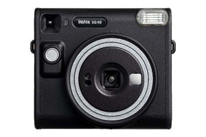 富士フイルム、クラシックデザインの真四角チェキ「INSTAX SQUARE SQ40」