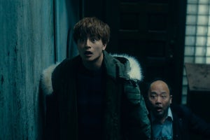 白濱亜嵐、恐怖の表情で見つめる視線の先には…『ミンナのウタ』場面写真公開