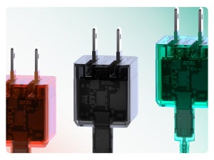 ファミマからクリアカラーの急速充電器(3,980円)! コンビニエンスウェアのデザイナー落合宏理が監修