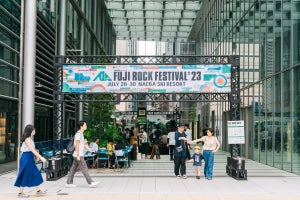 東京駅の目の前で“フェス気分”を先取り! 名物フェス飯も!「FUJI ROCK WEEK at 東京ミッドタウン八重洲」開催中