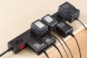 ACアダプターも並べて接続しやすい10個口の電源タップ　サンワサプライ