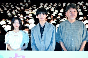 高橋文哉&桜田ひより、ラブレターを配りながらサプライズ登場　劇中セリフ「好きだ」を生披露