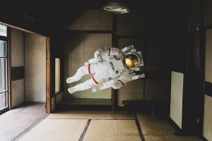 【和室の宇宙飛行士】我々は宇宙に住んでいる! 「和風インターステラー」「最高にクール」