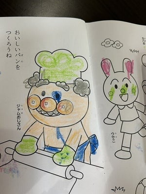 【爆笑】3歳児が“ジャムおじさん”のぬり絵に挑戦! - その衝撃的すぎる姿に「飲んでたコーヒー噴き出した」「セクシーパン職人」「クソワロタwwww」と12万超"いいね"集まる