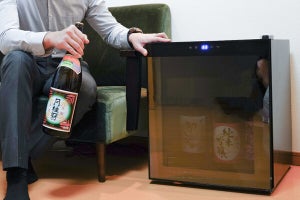 一升瓶5本まで縦置き可能、日本酒の劣化を防ぐ冷蔵庫「俺の酒蔵」