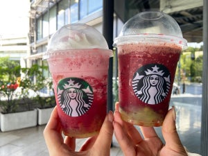 スタバ新作「スイカフラペチーノ」が「スイカバー」になる!? 最強カスタム試してみた!