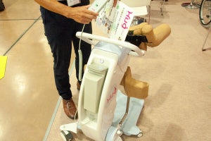 介護の最前線! ロボットから見守り、簡易トイレまでが業界イベントに集結