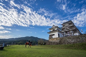 全国「泊まれる意外なスポット」ランキング、天文台や動物園を抑えた1位は?