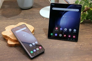 「Galaxy Z Fold5」国内発表、ドコモ／auで取り扱い - auでは1TBモデルも