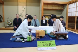 明暗分かれた自陣角　藤井王位が４連覇達成で八冠挑戦へ　伊藤園お～いお茶杯第64期王位戦七番勝負第５局