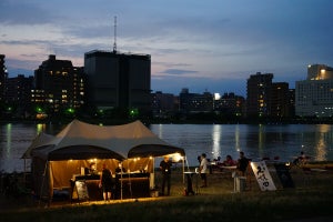 【新潟】秋の味覚と「久保田」を川辺で楽しむ「Outdoor Bar by 久保田」期間限定でオープン