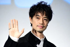 齊藤工監督、“腸活”が趣味でオリジナル腹巻配布「皆さんの“腸”を守りたい」