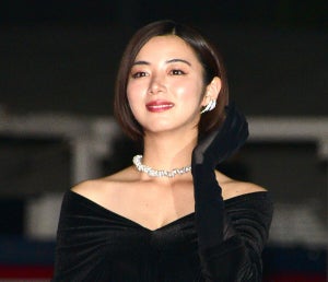 池田エライザ、胸元ざっくりゴージャズ衣装で魅了　初の母親役「非常にプレッシャー」