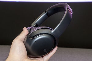 JBL、自分に合った音に補正できる最上位NCヘッドホン「TOUR ONE M2」