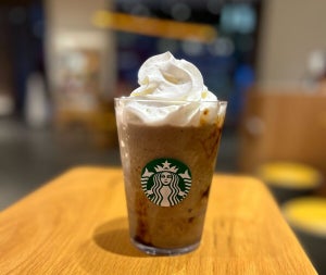 スタバの店舗限定フラぺ「マロン ほうじ茶 フラペチーノ」はどこか特別な味わい!?