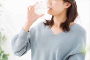 水を飲んだ方がいい!? 女性の「尿モレ」対策を専門医が解説