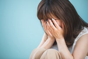 傷つきやすい人の特徴とは? 上手い付き合い方や性格の直し方を解説