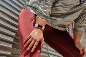 Google、Fitbitのトラッカー「Charge 6」発表 - 23,800円で9月29日予約開始