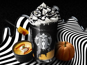 スタバのハロウィン、真っ黒に覆われた「Boooooフラペチーノ」「ハロウィンチョコレートケーキ」登場!